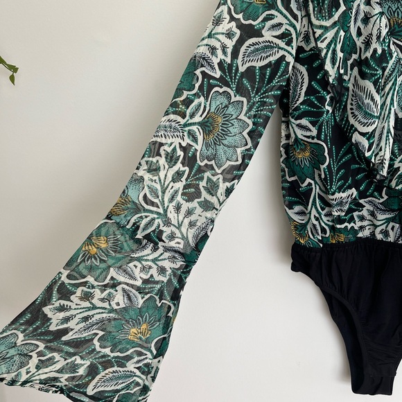 NWT Band of the Free Floral Chiffon Ruffle Bodysuit Green Black Women’s Small - Picture 8 of 9